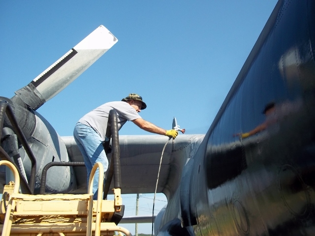 Painting AC-130 and kids 005 (640x480).jpg