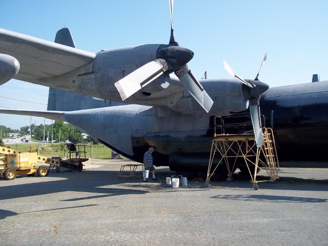 Painting AC-130 and kids 007 (640x480).jpg