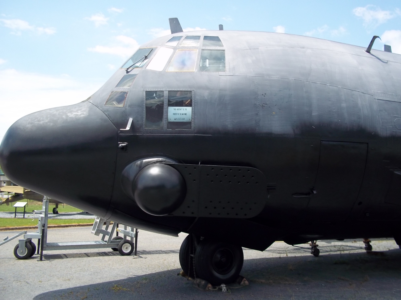 Painting AC-130 and kids 009.JPG