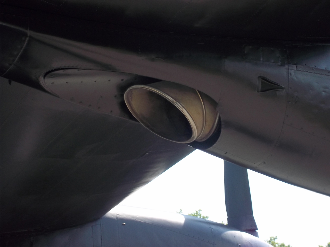 Tail pipes 002.JPG