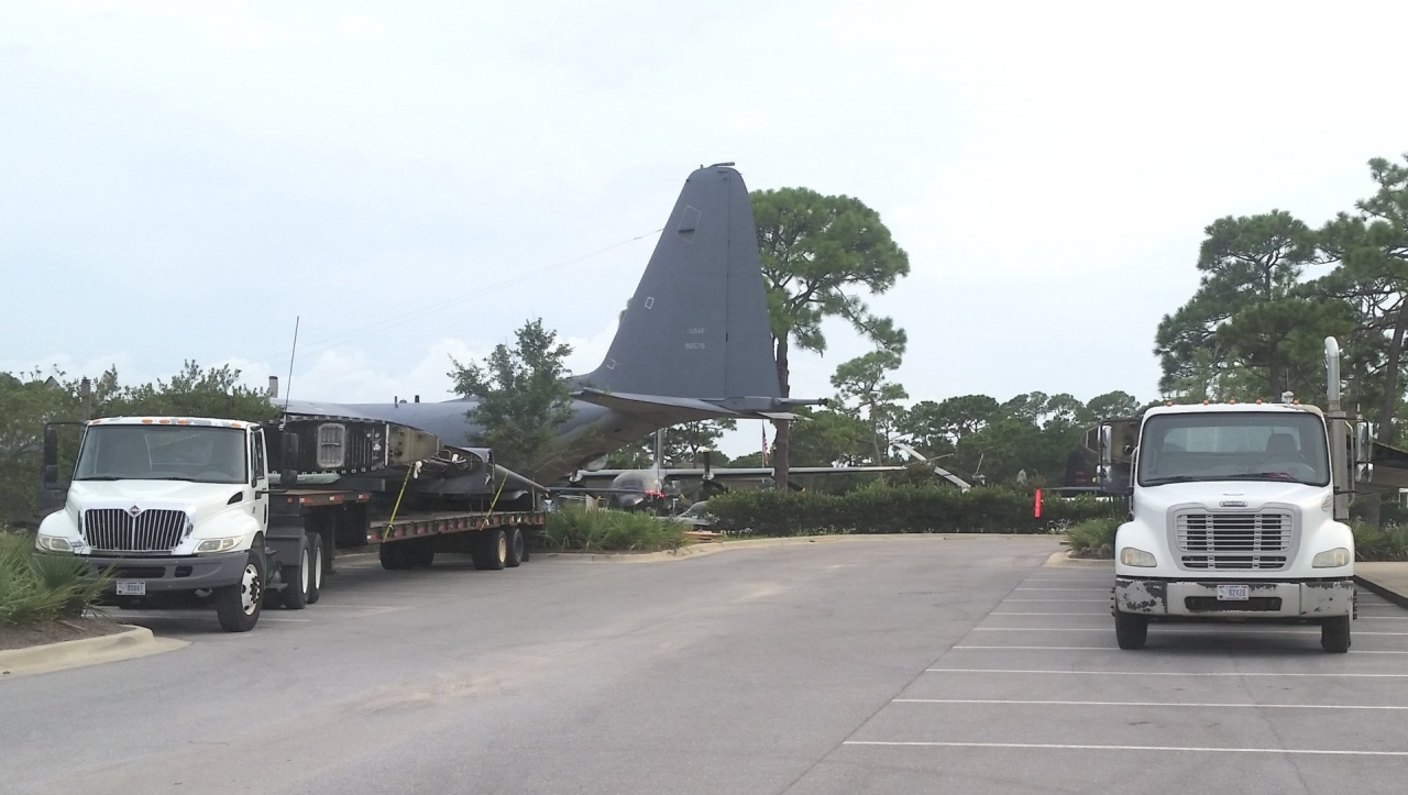 AC130H 69 6575 LM4349 c.jpg