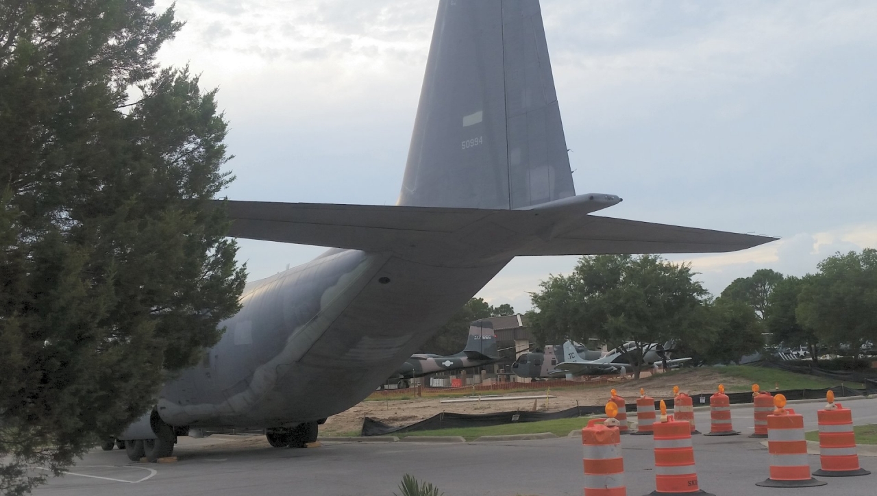 MC130P 65 0994 LM4157 c.jpg