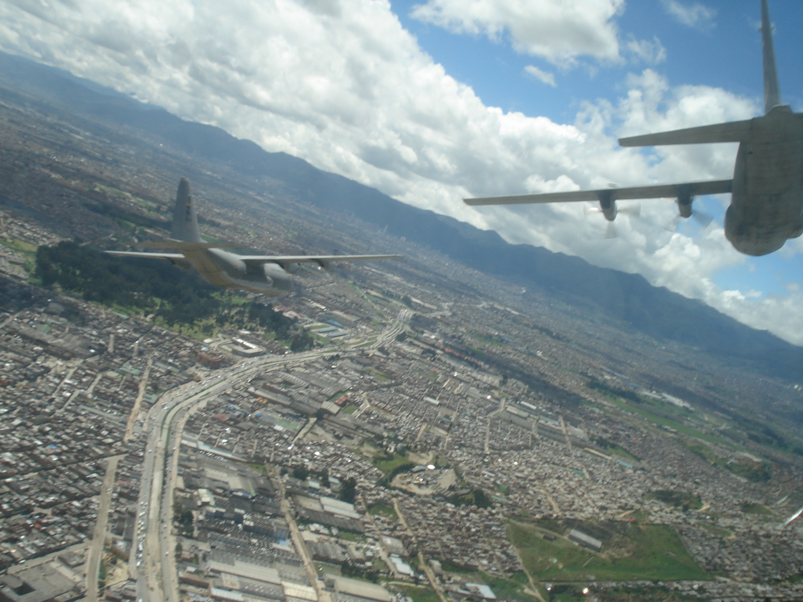 fliying over Bogota 2010