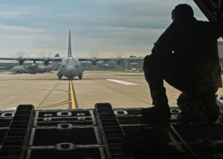 Dobbins flies tactical airlift training mission at Youngstown